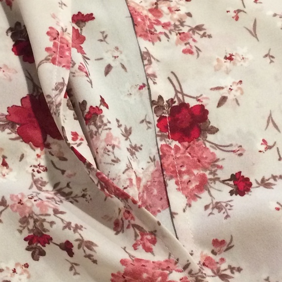 Beautiful Floral Romper - Picture 3 of 4